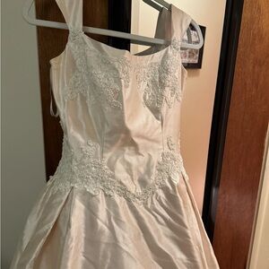 Elegant Vintage Cream Wedding Dress with Lace and Pearl Details